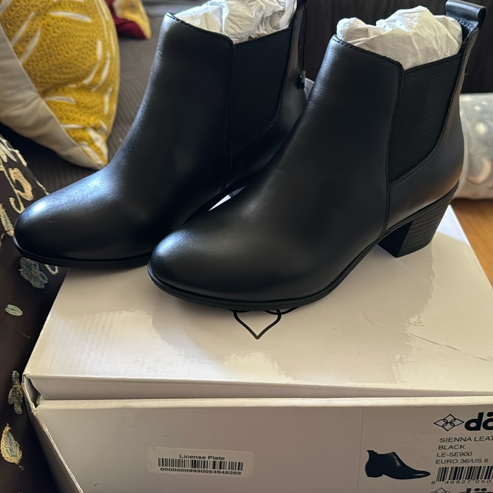 dav Brand Rainboots NWT